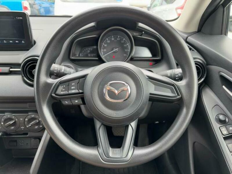 MAZDA2