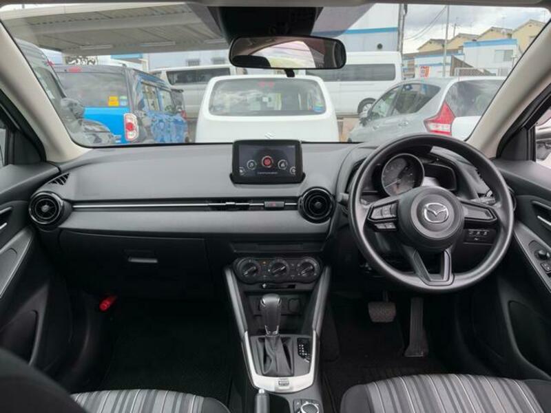 MAZDA2