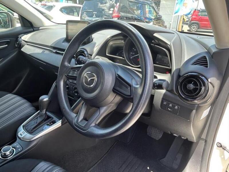 MAZDA2
