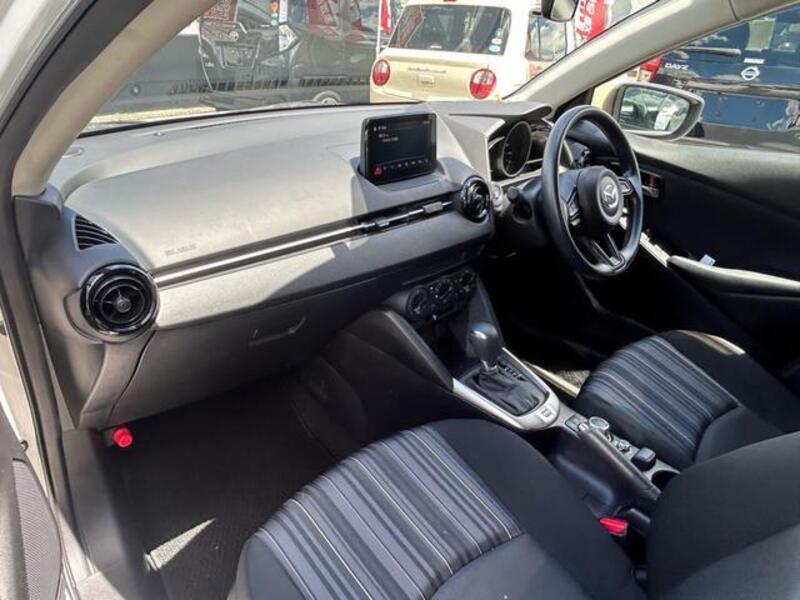 MAZDA2
