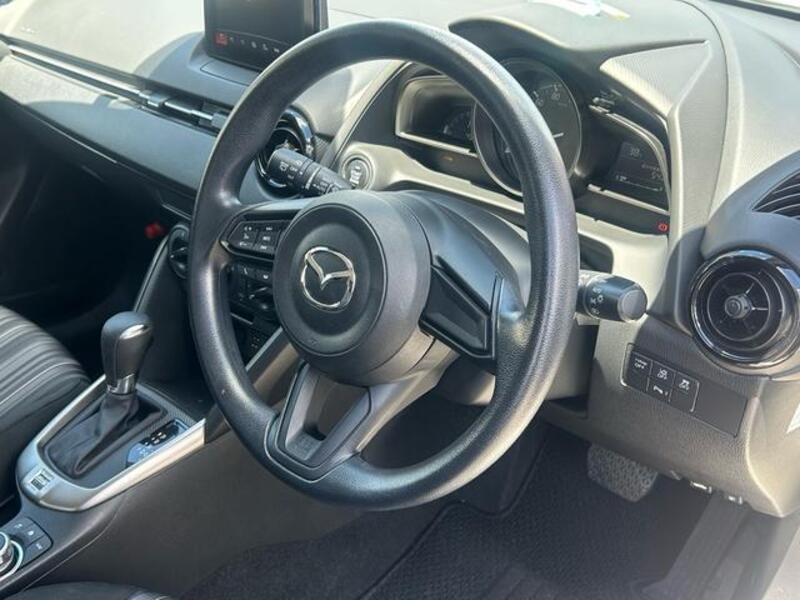 MAZDA2