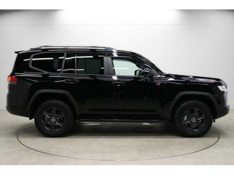 LAND CRUISER
