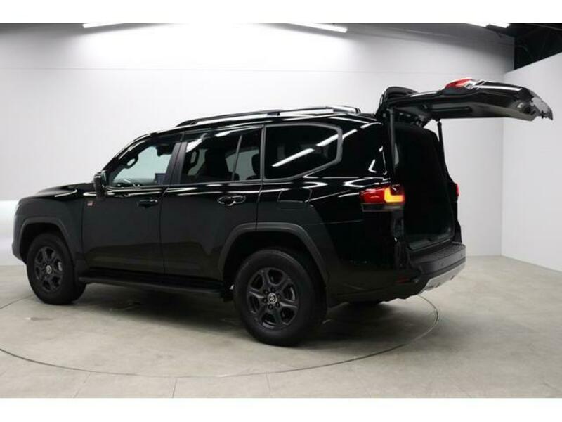 LAND CRUISER