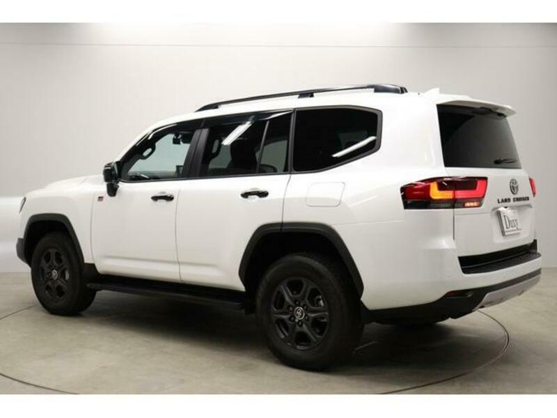 LAND CRUISER