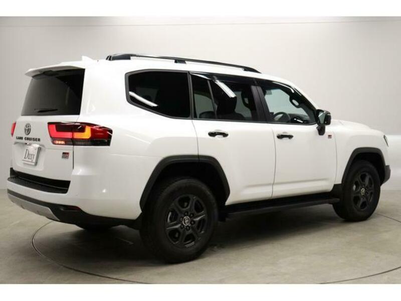 LAND CRUISER