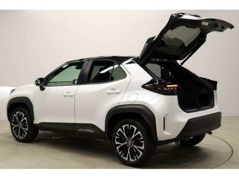 YARIS CROSS