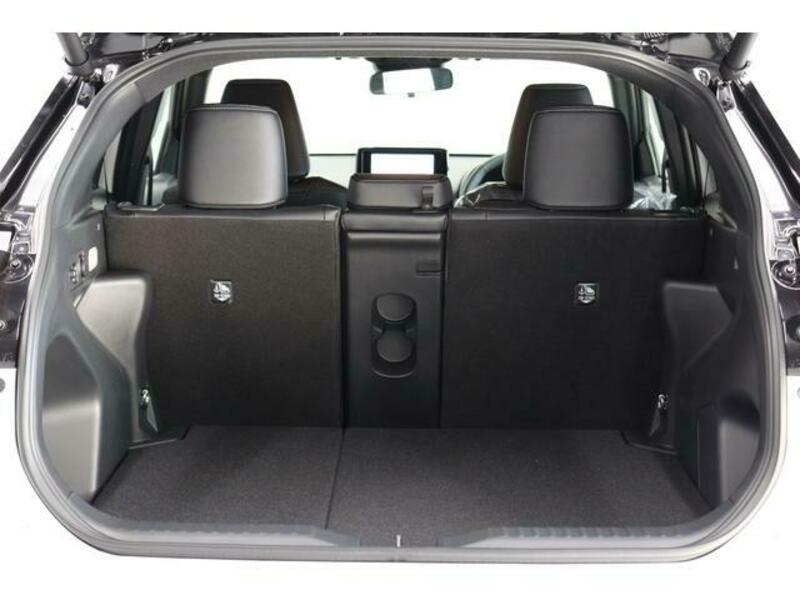YARIS CROSS