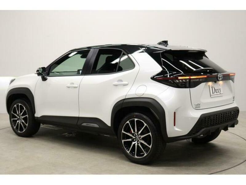YARIS CROSS