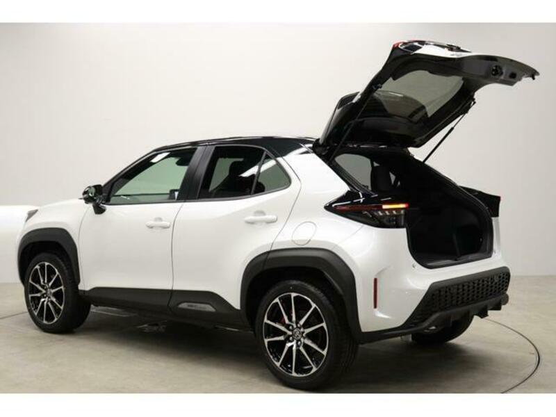 YARIS CROSS