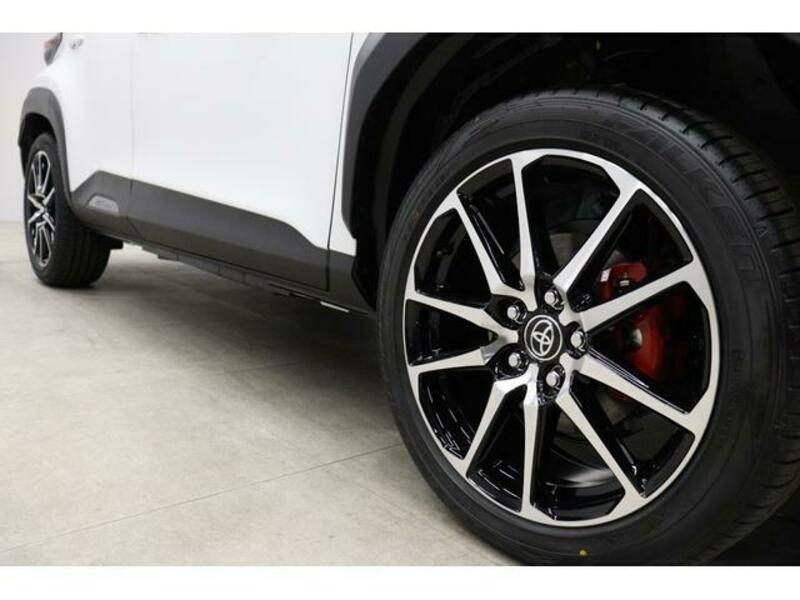 YARIS CROSS