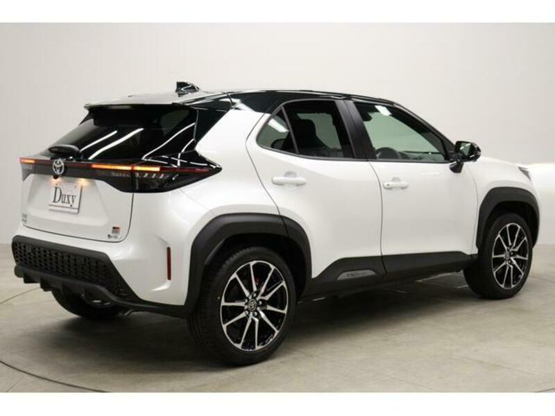 YARIS CROSS