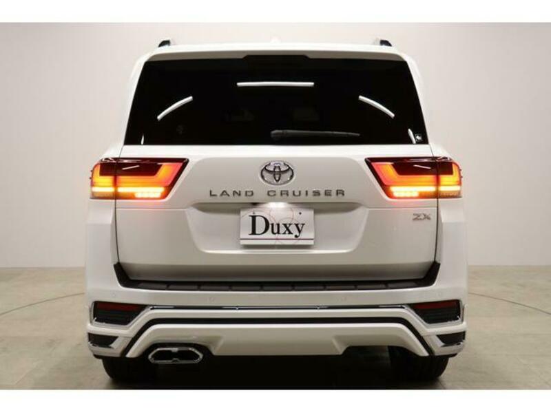 LAND CRUISER