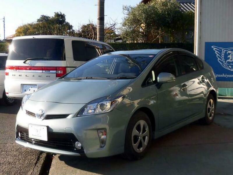 TOYOTA PRIUS