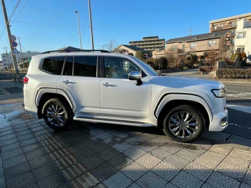 LAND CRUISER
