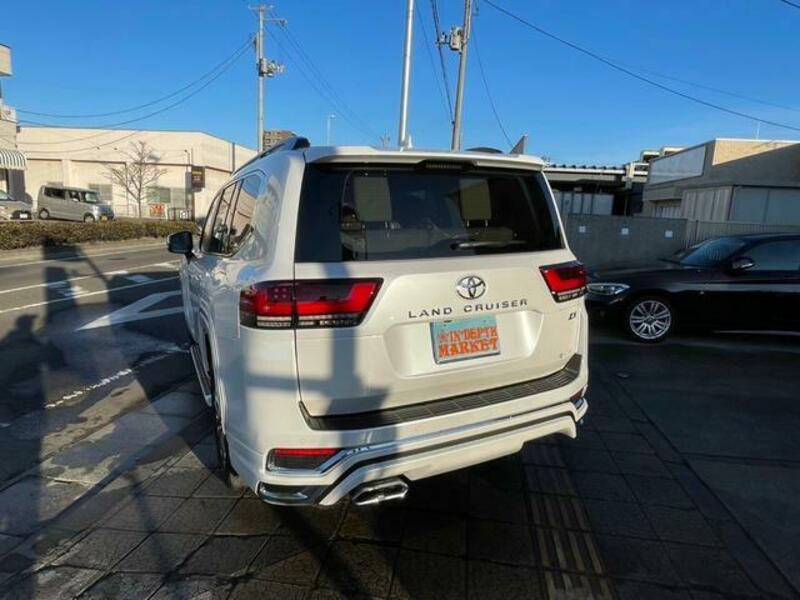 LAND CRUISER