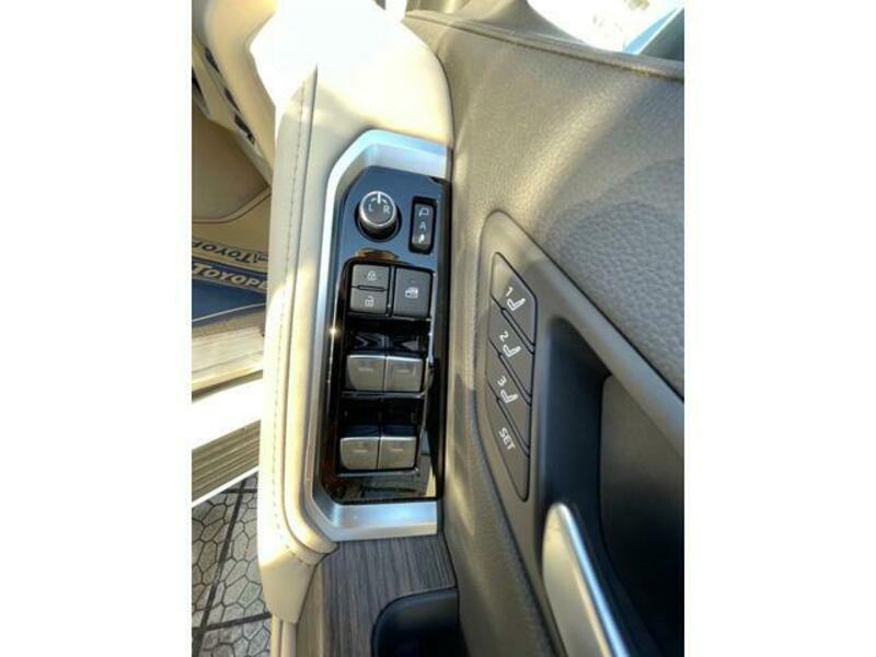 LAND CRUISER
