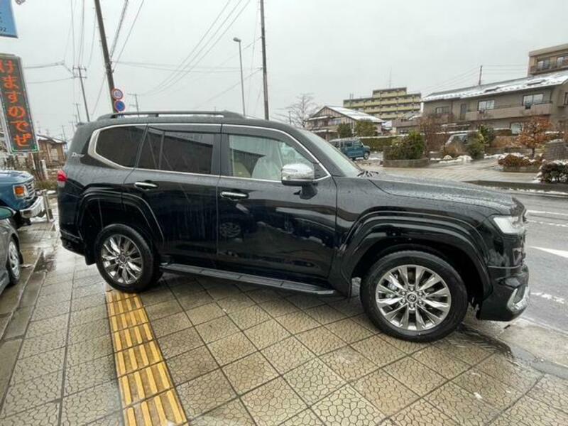 LAND CRUISER