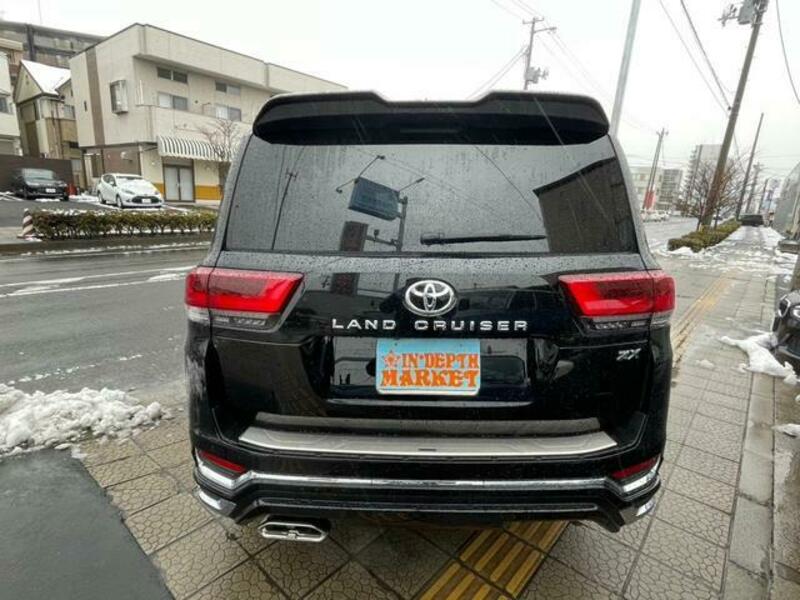 LAND CRUISER