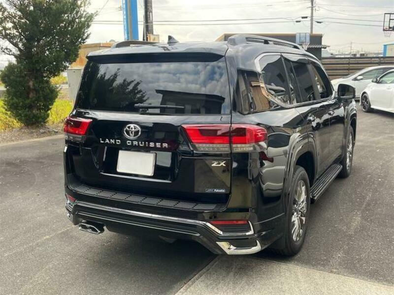 LAND CRUISER