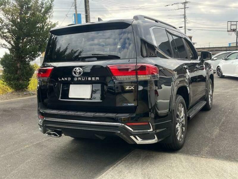 LAND CRUISER