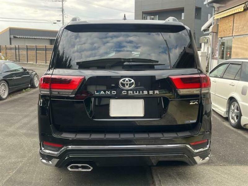 LAND CRUISER