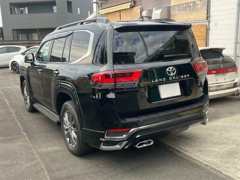 LAND CRUISER