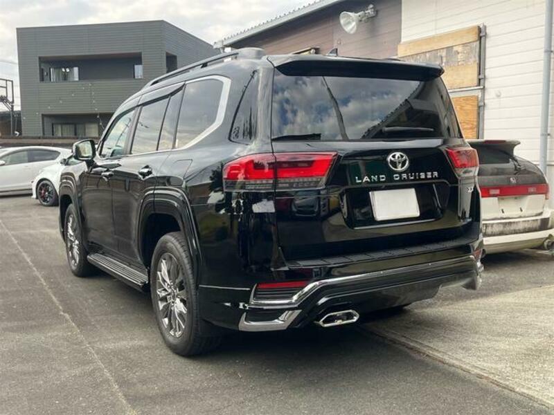 LAND CRUISER