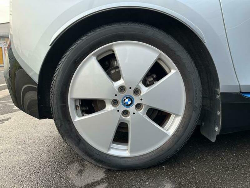 i3