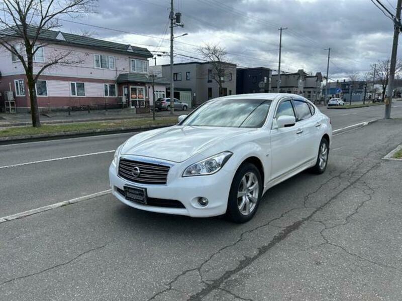 NISSAN FUGA
