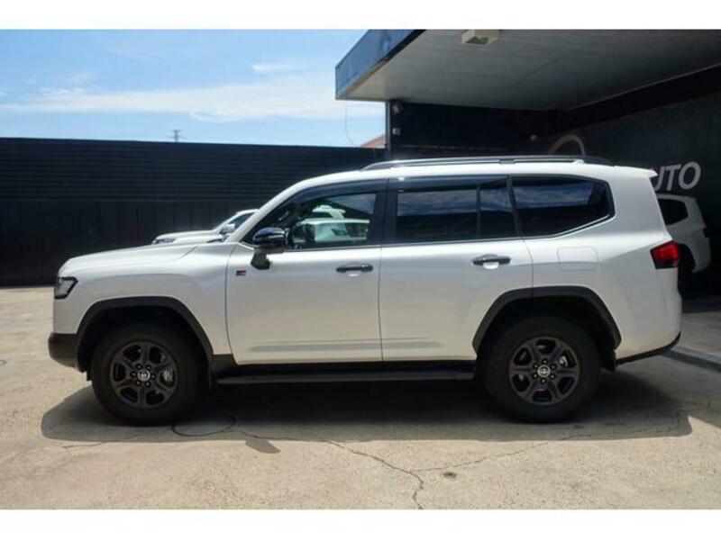 LAND CRUISER