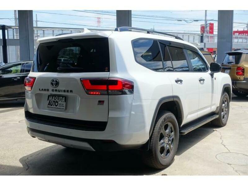 LAND CRUISER