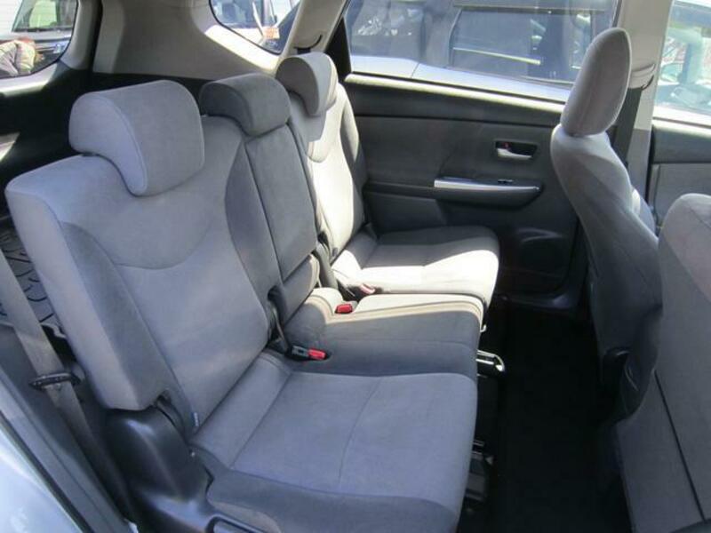 PRIUS ALPHA