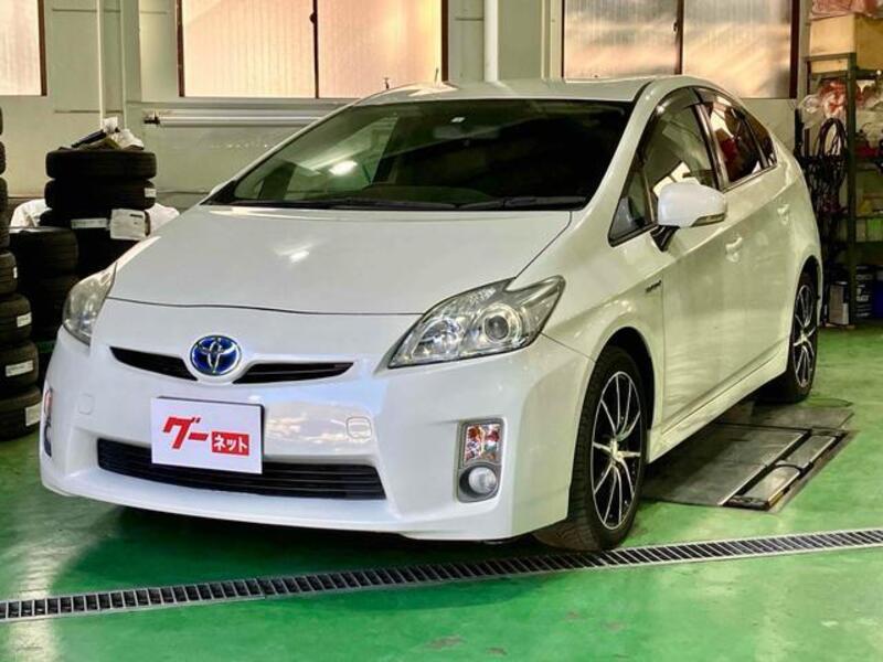 TOYOTA PRIUS
