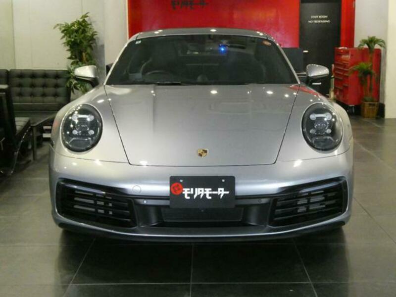 911