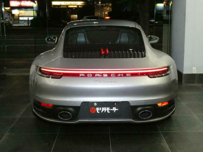 911