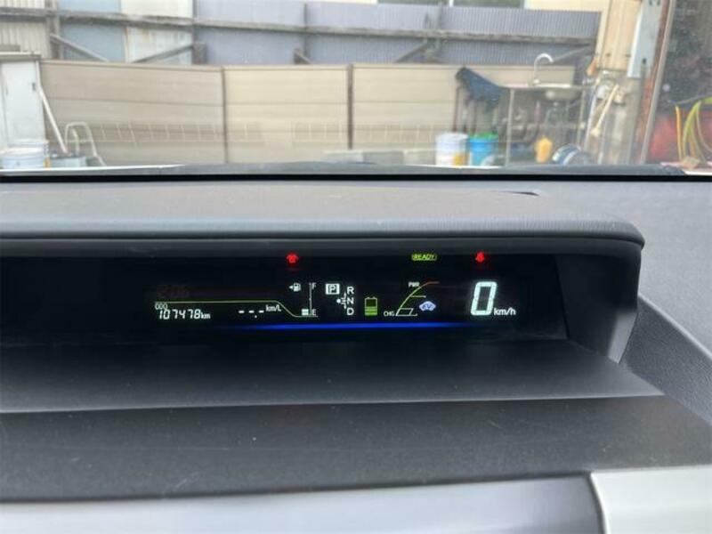 PRIUS ALPHA