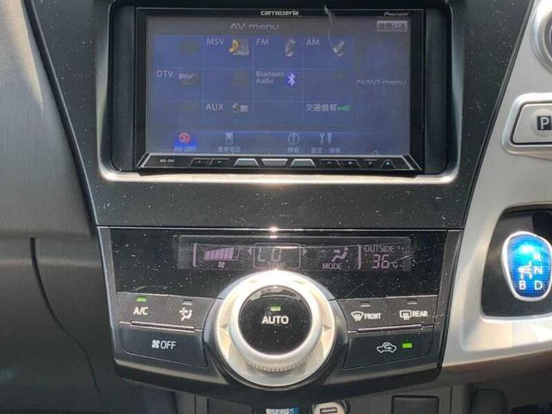 PRIUS ALPHA