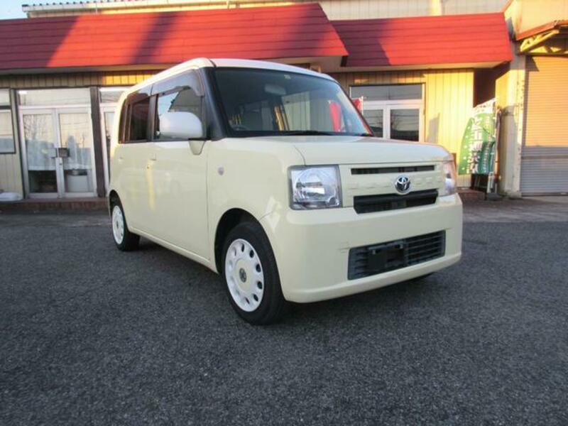 TOYOTA PIXIS SPACE