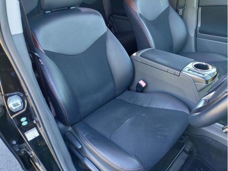 PRIUS ALPHA