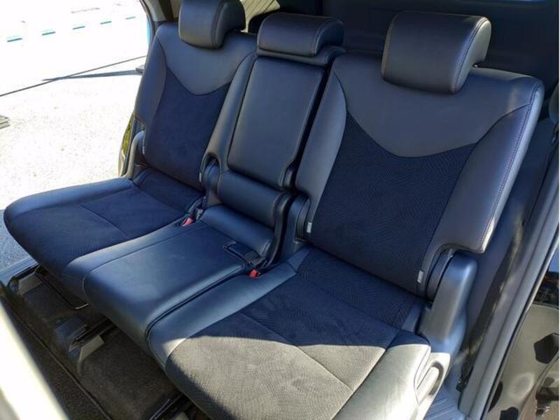 PRIUS ALPHA