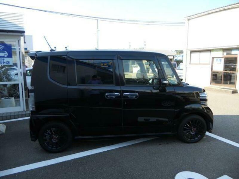 N BOX CUSTOM