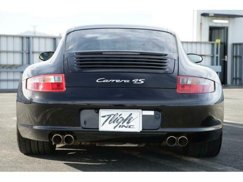 911