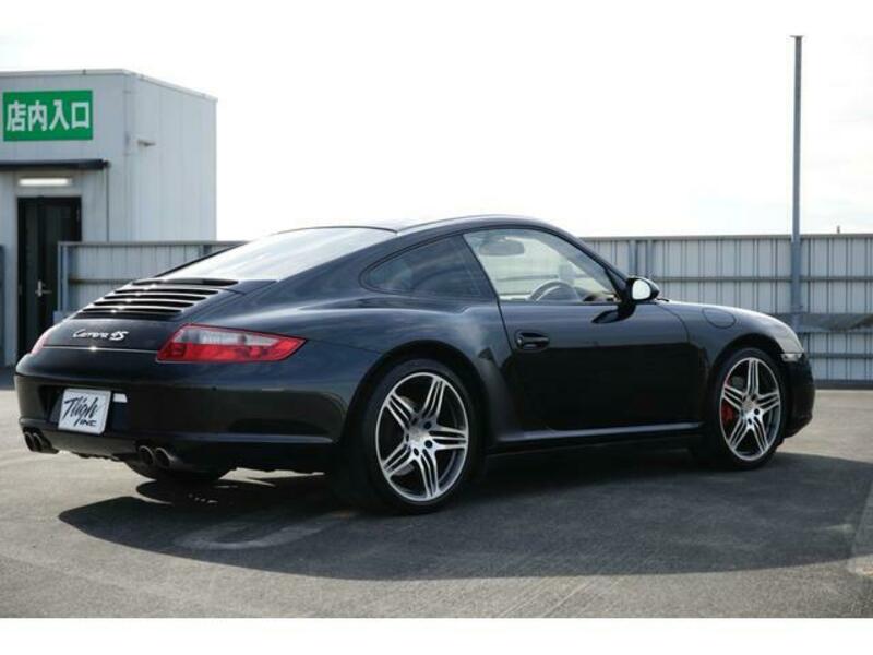 911