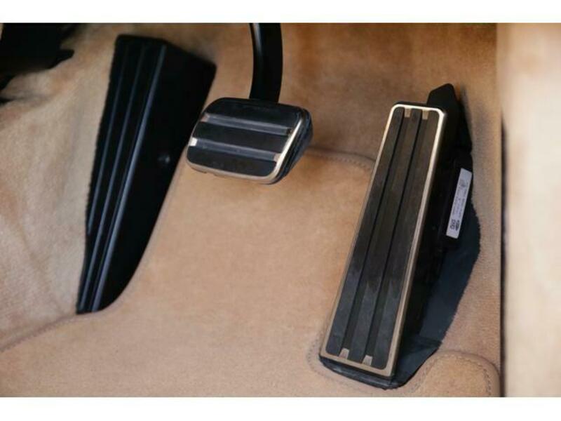 911