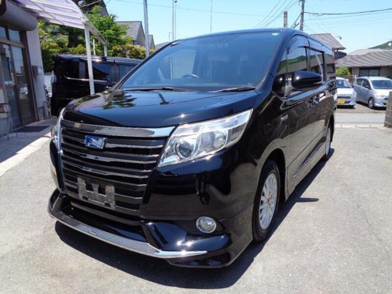 TOYOTA NOAH