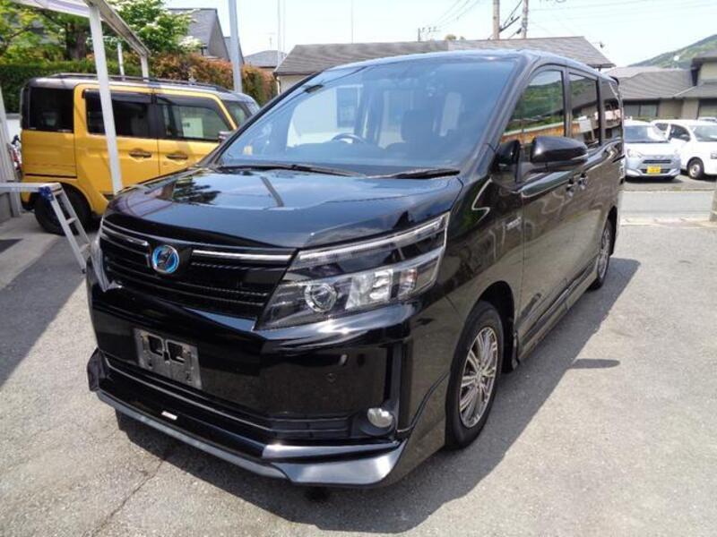 TOYOTA VOXY