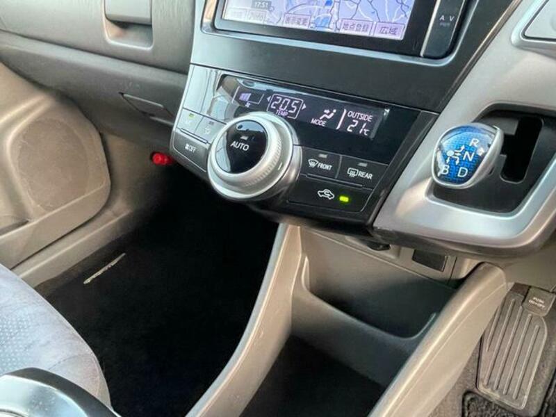 PRIUS ALPHA