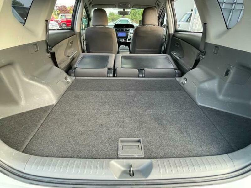 PRIUS ALPHA