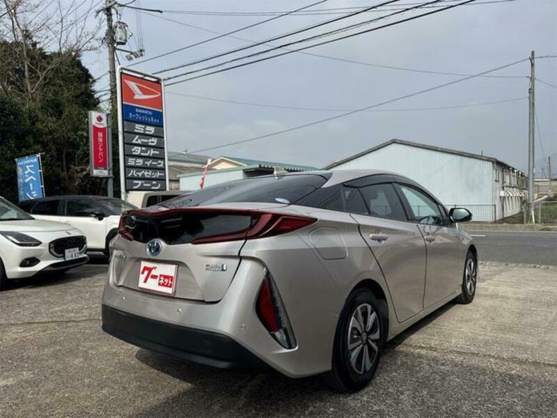 PRIUS PHV