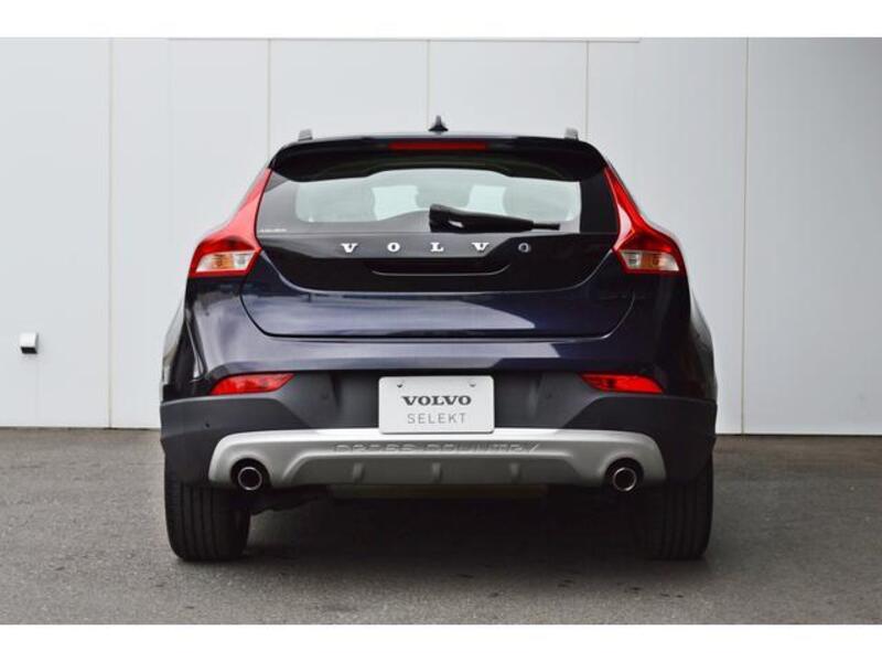 V40